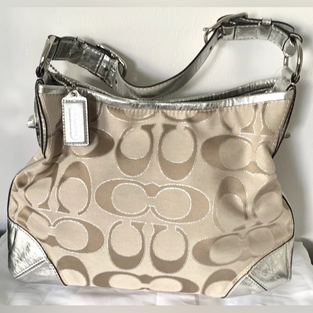 Coach Signature C print Bag 2012 never used like new Cream Silver shoulder Hobo